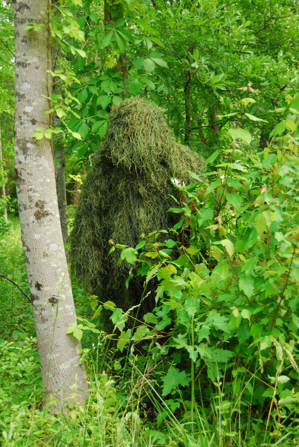 Ultra-light synthetic BDU ghillie jacket in Leafy Green pattern, worn with matching pants